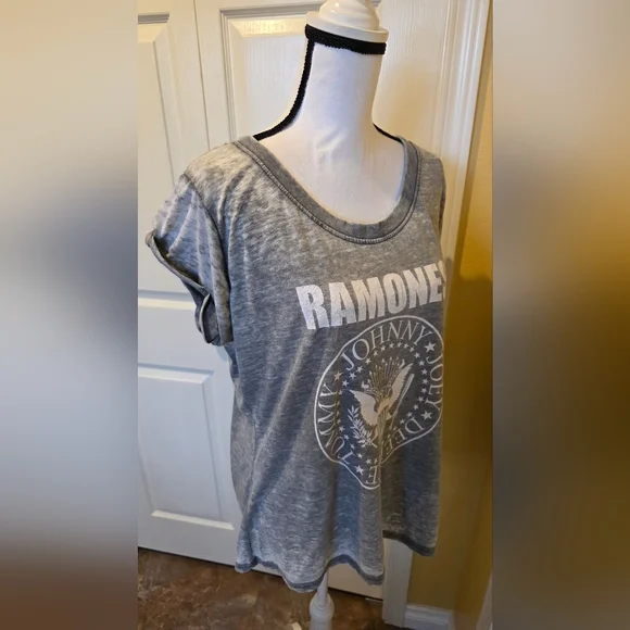 RAMONES VINTAGE T SHIRT, SIZE XXL - Picture 7 of 10